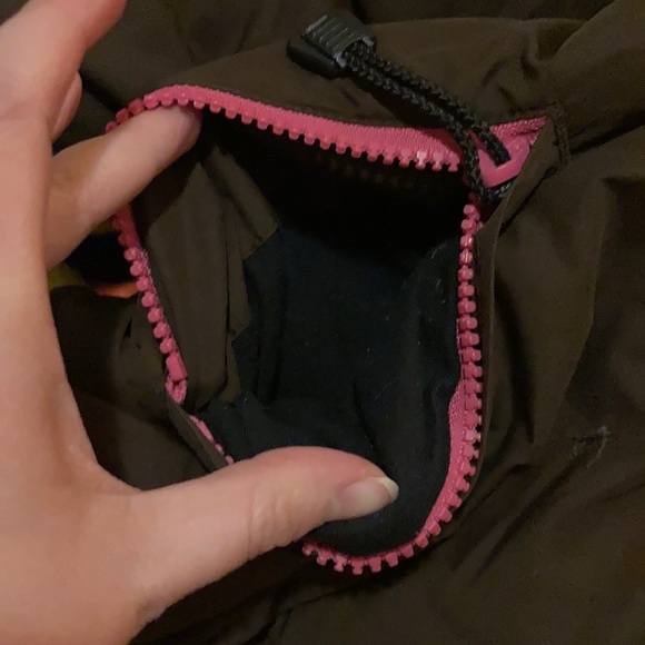 Woman’s puffer jacket. - Picture 14 of 14